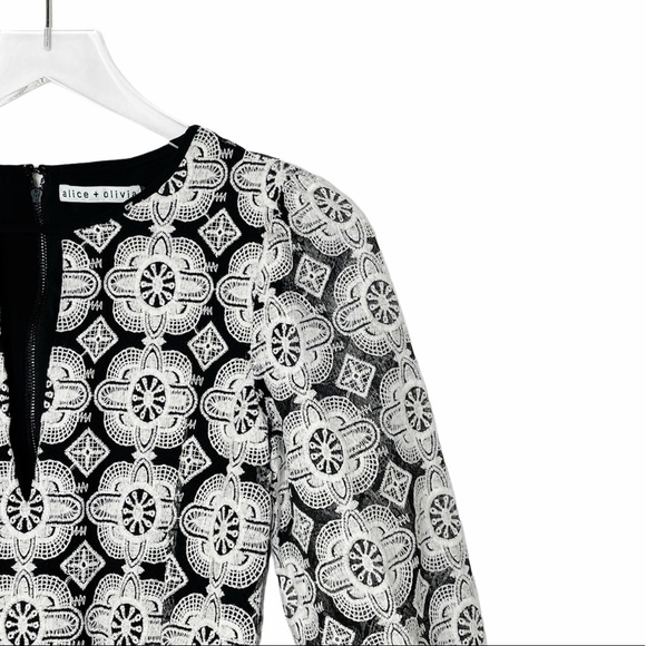 NWOT Alice + Olivia Geraldine Elastic Waist Dress in Cream & Black Size 2 - Picture 5 of 8